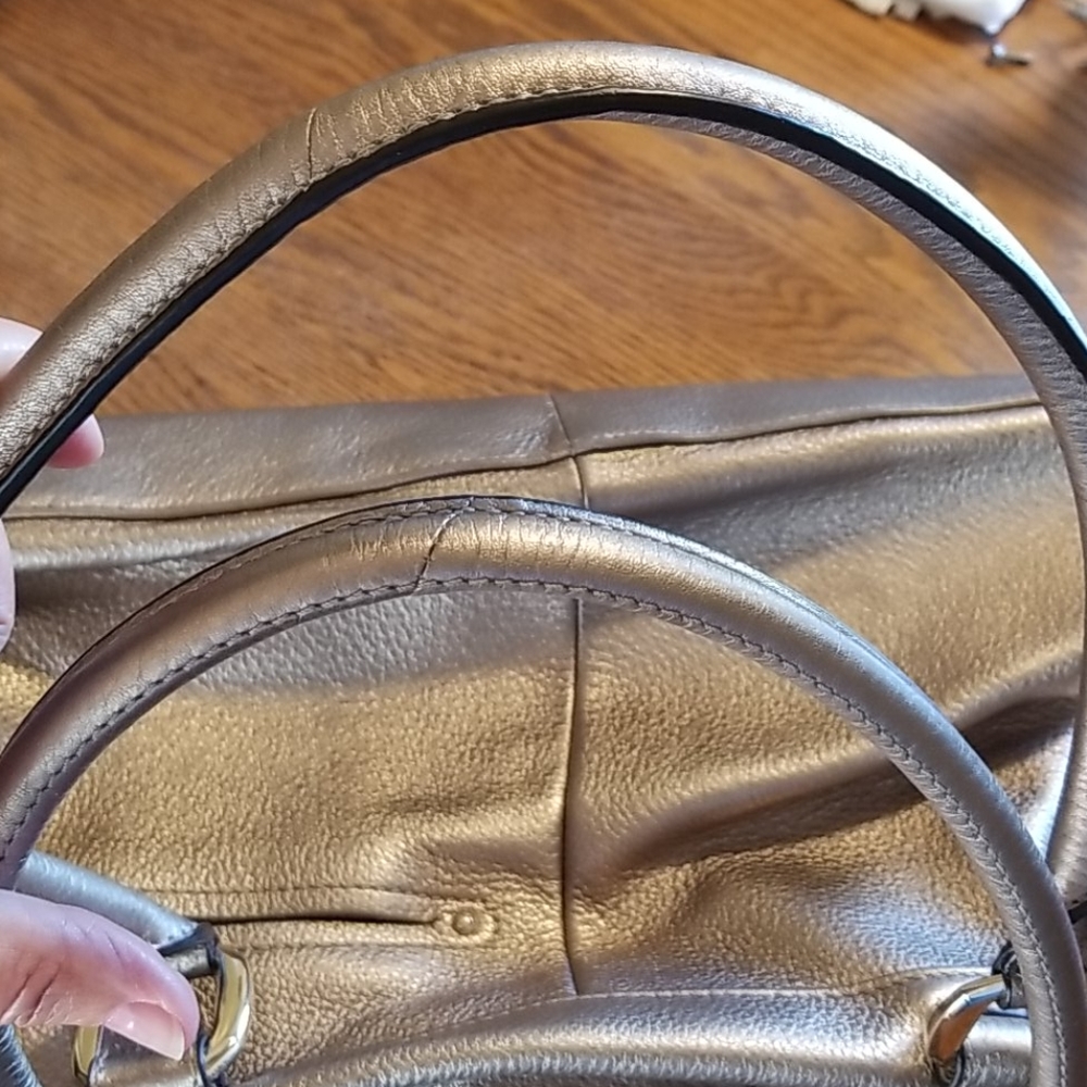 B. Makowsky gold purse. - Picture 12 of 15